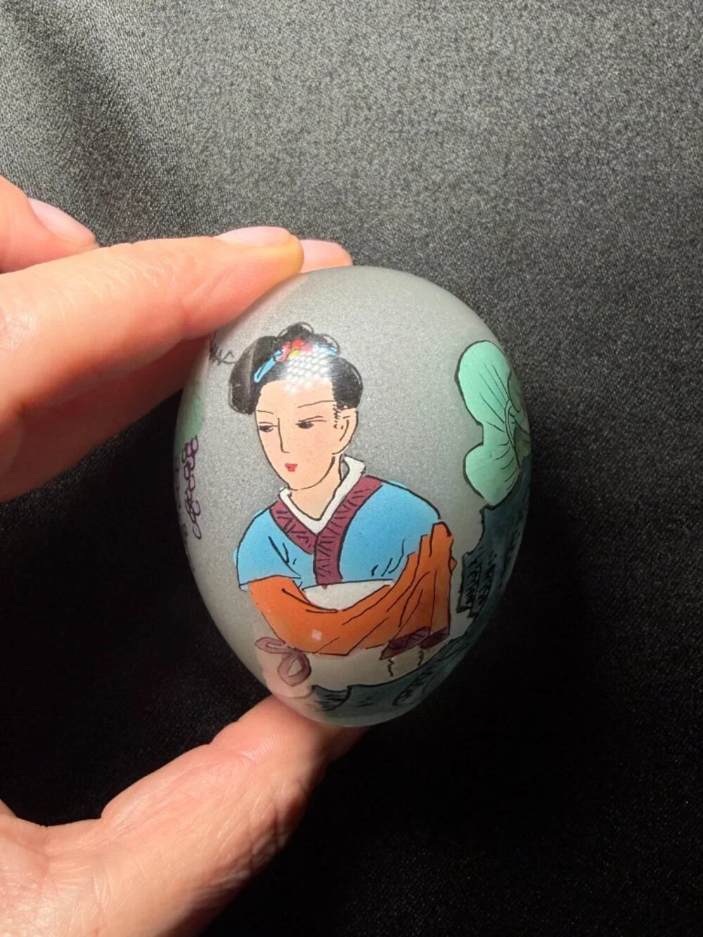 Vtg Chinese Hand-Painted Reverse Inside Glass Egg Geisha Lady Wooden Stand EUC